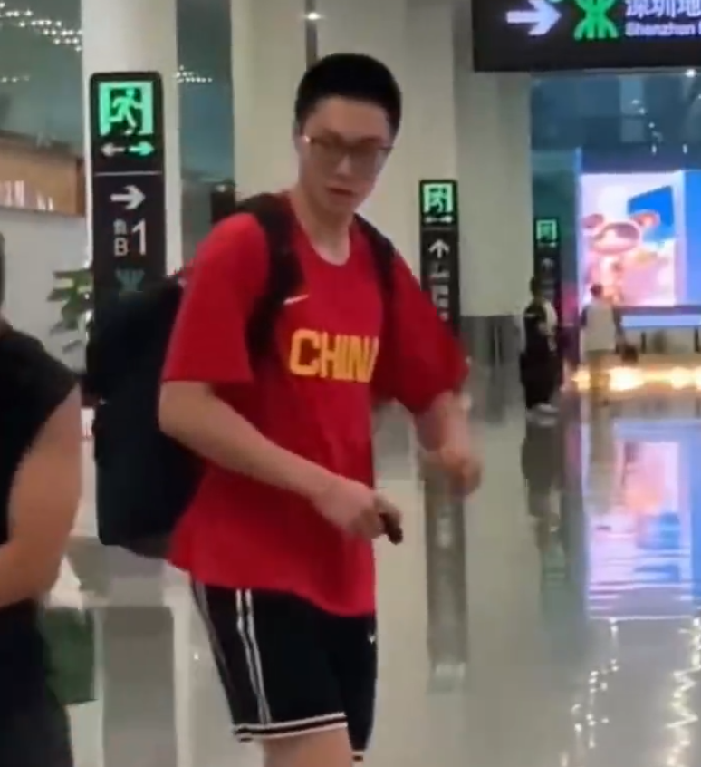 在决赛中, 胡明轩在半, ue