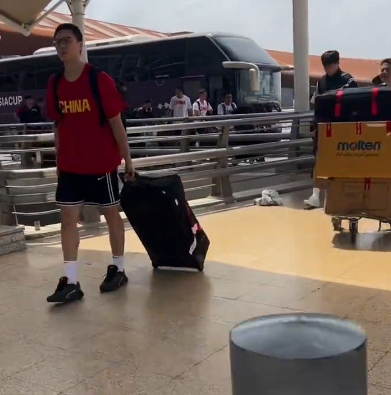 迷挥手告别, 不停蹄的飞