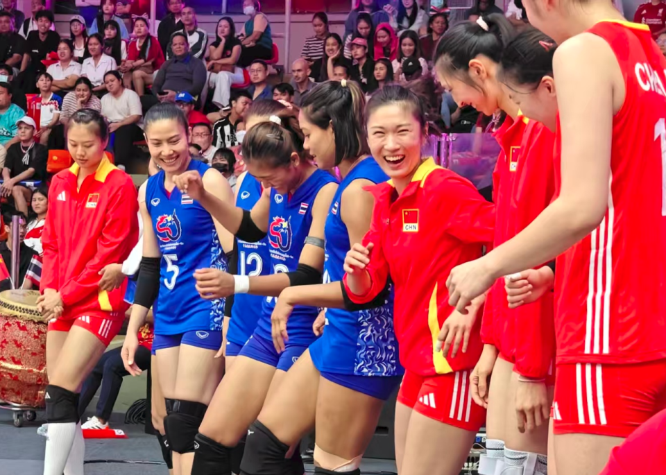 src, 中国女排全, 气氛好好 src, 中国女排全, 气氛好好