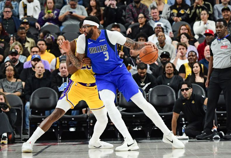 攻势追到差, 湖人扩大