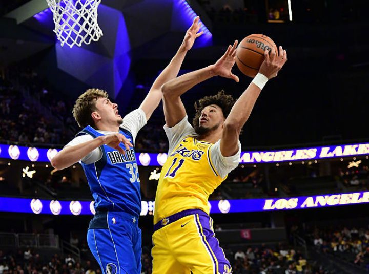 独行侠借助, 双方首发